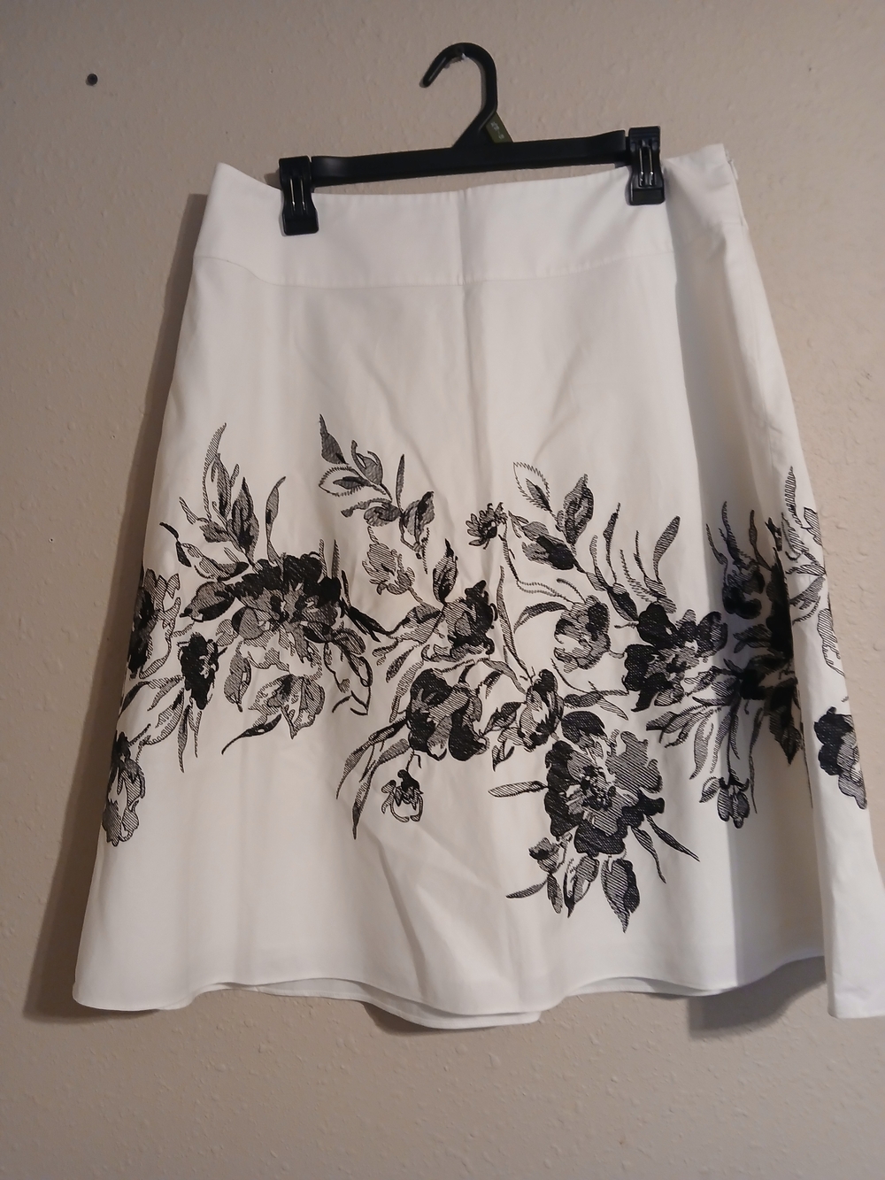 Ann Taylor White A-Line Skirt with Black Floral Embroidery